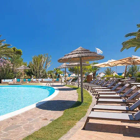 Cormoran Aparthotel 4*